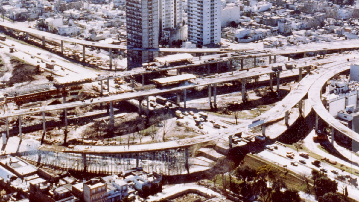 Las fotos que todos quieren ver: así fue la construcción de la Autopista 25 de Mayo que dio inicio a otra Buenos Aires