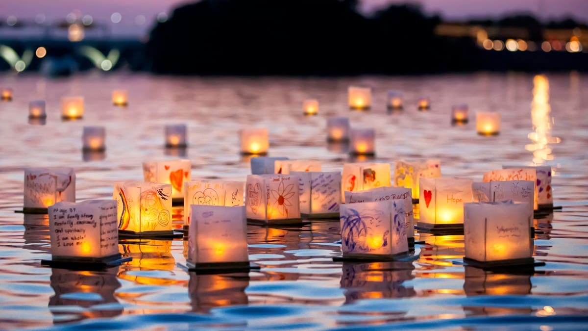 Water Lantern Festival vuelve a Buenos Aires: dos noches de miles de luces flotantes y una tradición tailandesa milenaria