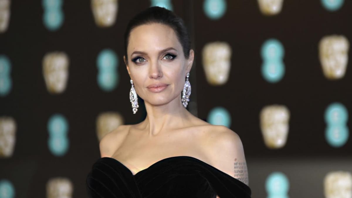 Angelina Jolie, de 51 años, sobre el snack que la cautivó en Camboya: “Puedo comerme una bolsa de grillos como si fuera de papas”