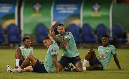 Neymar, Vinicius Jr. y Richarlison, involucrados en una fiesta privada con mujeres. Foto: Reuters.