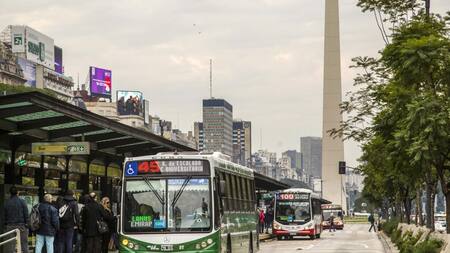 Colectivos en Ciudad de Buenos Aires. Foto: NA.