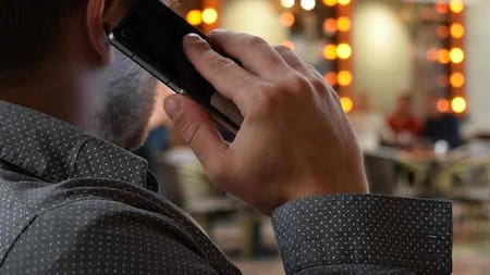 Cuento del tío: le hicieron creer que su esposa estaba secuestrada y pagó un rescate en dólares