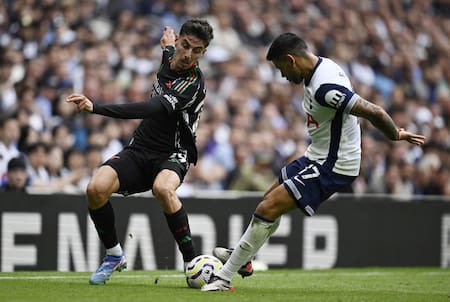 Cristian "Cuti" Romero fue titular en la derrota de Tottenham ante Arsenal. Foto: Reuters.