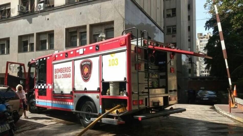 Incendio en el Hospital de Clínicas: tres personas debieron ser asistidas