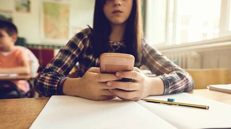 Los colegios de la Ciudad de Buenos Aires deberán aplicar el protocolo contra la violencia digital: de qué se trata