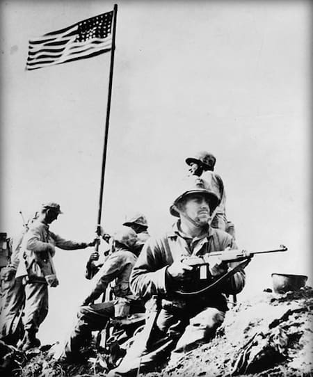 Toma de Iwo Jima, Segunda Guerra Mundial, Estados Unidos, Foto Joe Rosenthal