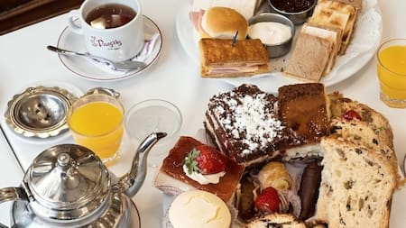 Semana de la Dulzura: cuánto cuesta la merienda más icónica de Las Violetas y qué ofrece esta experiencia en CABA