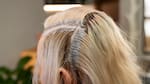 Mantené el cabello impecable: el ingrediente casero que ayuda a tapar las canas sin usar tintura