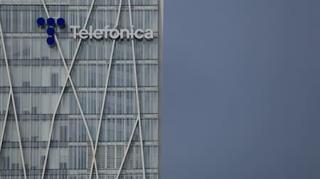 Claro le solicitó al Gobierno que se deje sin efecto la venta de Telefónica a Telecom