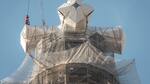 La Sagrada Familia, más cerca de ser terminada: colocaron el cuarto brazo de la cruz más alta