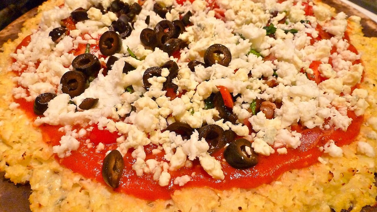 La pizza sin harina que pocos conocen: se hace con verdura y lleva solo 4 ingredientes