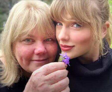 Taylor Swift y Andrea, su madre.
