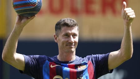 Presentación oficial de Robert Lewandowski en Barcelona. Foto: EFE.