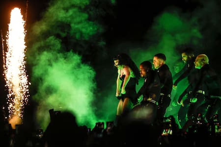 Lady Gaga se presenta en un macroconcierto gratuito en la playa de Copacabana este sábado, en Río de Janeiro (Brasil). EFE/ Antonio Lacerda