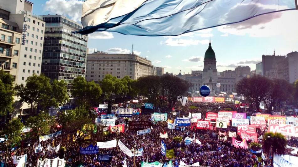 Marcha universitaria en el Congreso. Foto: NA