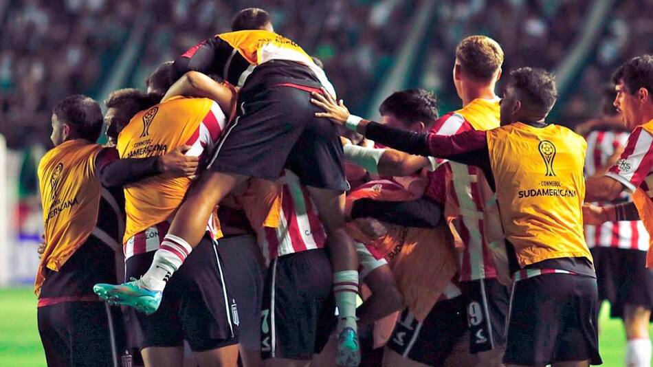 Copa Sudamericana, Oriente Petrolero vs. Estudiantes. Foto: @EdelpOficial.