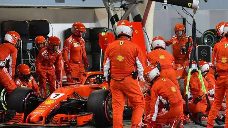 Piloto de Ferrari atropella a mecánico