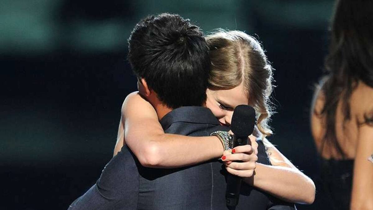 Taylor Swift y Taylor Lautner. Foto: Twitter.