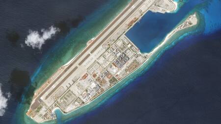 Fiery Cross Reef, una de las islas artificiales de China.