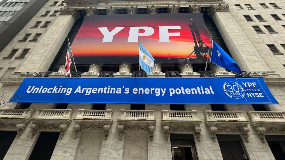 Argentina logra fallo favorable de la Justicia de Irlanda en el caso YPF.