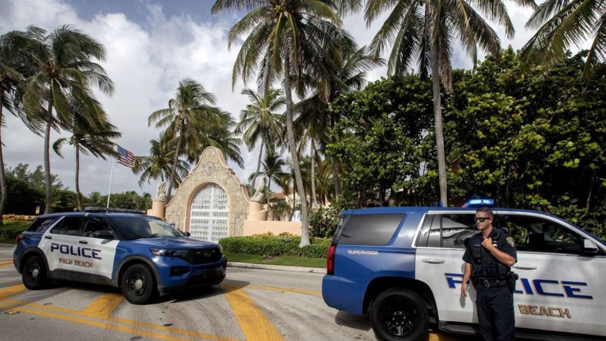 Allanamiento en la casa de Donald Trump. Foto: EFE.