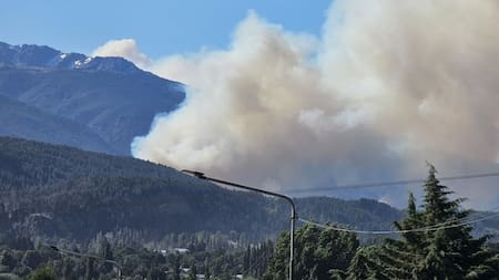 Fuerte incendio en El Bolsón. Foto: Municipalidad de El Bolsón.