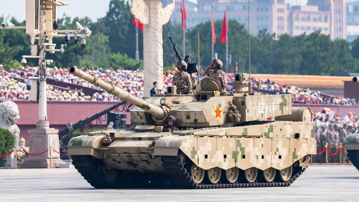 Tanque de guerra modelo Type 100.