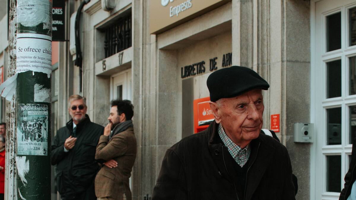 El Banco Santander se acerca a su mayor caída en el Ibex en los últimos 10 meses por transacciones con Irán. Foto: Pexels
