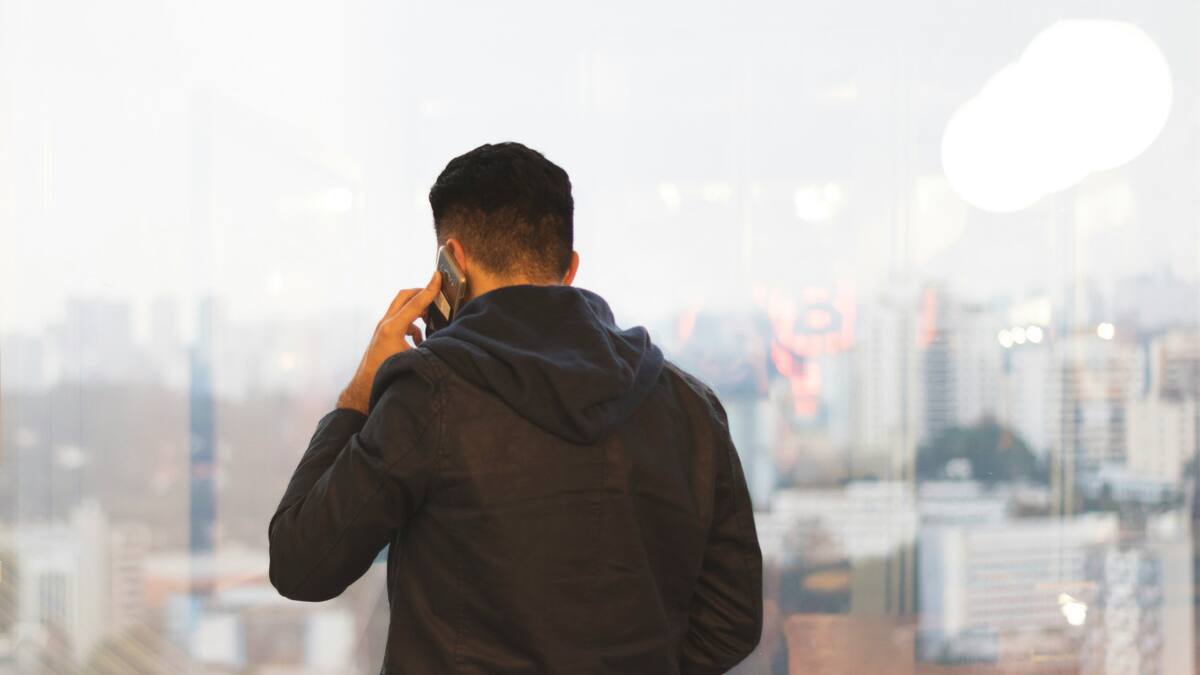 Israelíes denuncian llamadas telefónicas con mensajes de los rehenes en Gaza enviadas por Hamás. Foto: Unsplash.