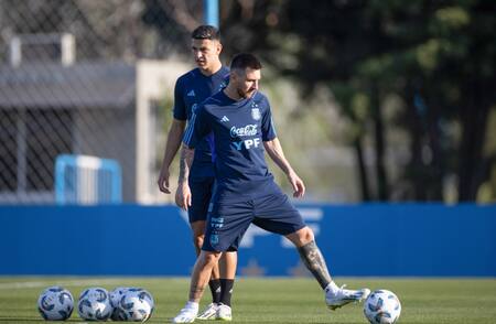 Lionel Messi en el entrenamiento de la Selección argentina. Foto: NA.
