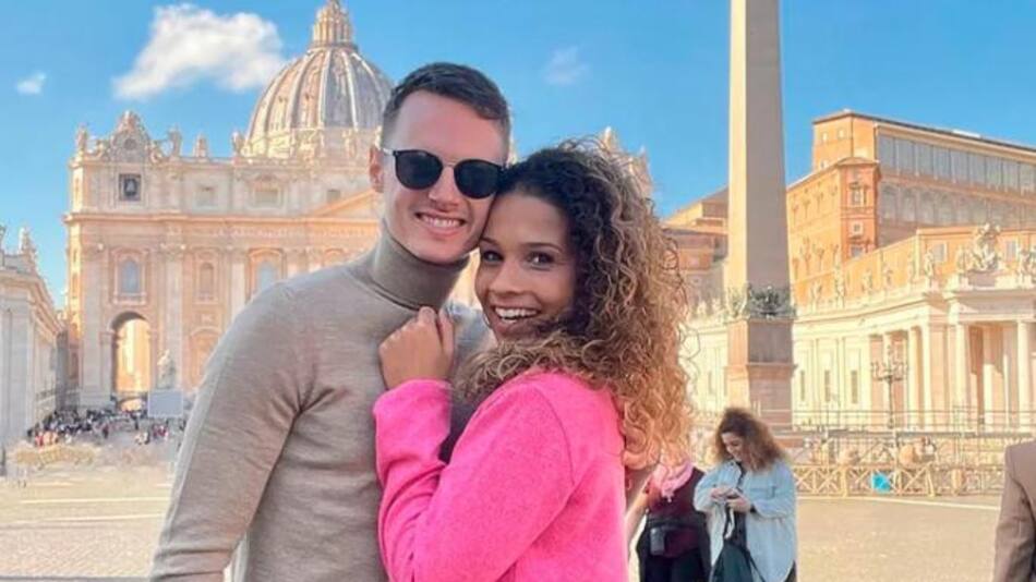 Shona Shukrula y Jeff Hardeveld