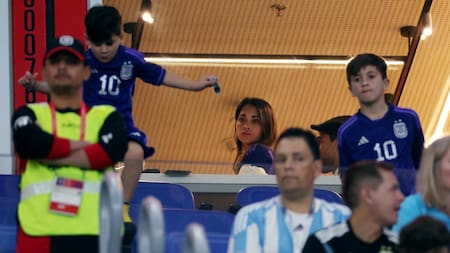 Antonela Roccuzzo ya se encuentra en el estadio. Foto: Reuters.