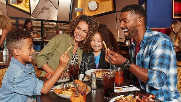Una legendaria cadena de restaurantes llegó a Mar del Plata: el templo del rock que renueva la escena gastronómica