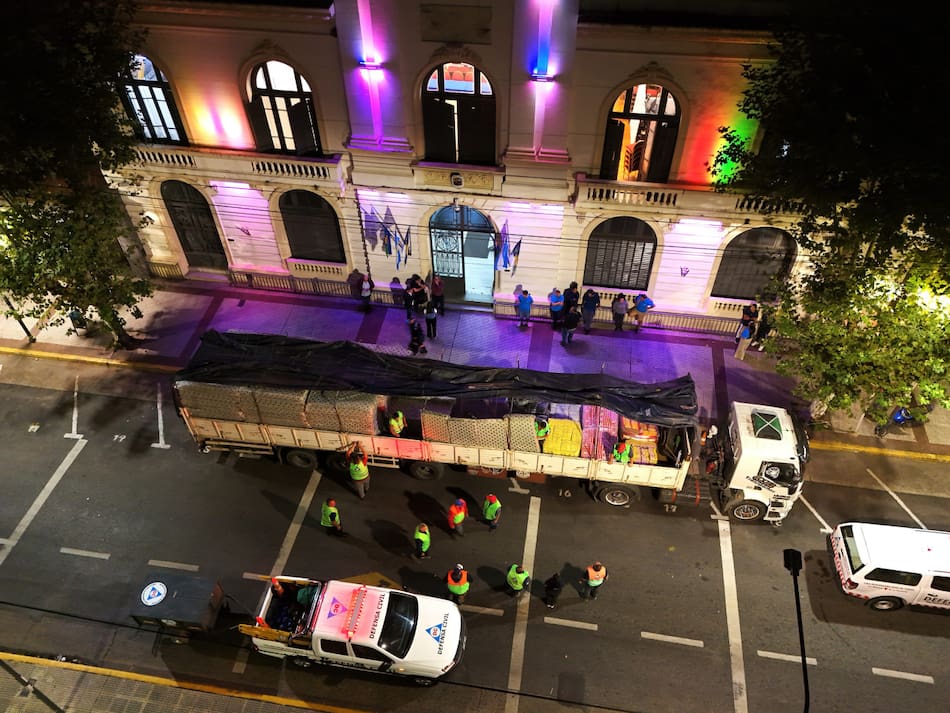 Ayuda del municipio y los vecinos de La Matanza para los afectados por el temporal en Bahía Blanca. Foto: Prensa.