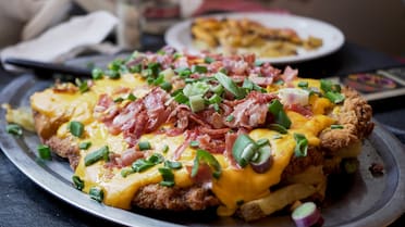 Aire barrial en el corazón de CABA: el bodegón donde se come la mejor tortilla de papas y un flan mixto casero que deleita paladares