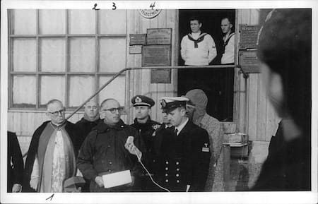 El Presidente Arturo Frondizi dirige un mensaje al País y al Mundo por la Cadena Nacional de Radios