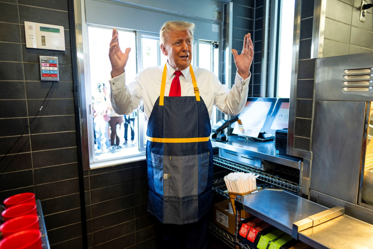 Donald Trump en un local de McDonalds. Foto: Reuters.