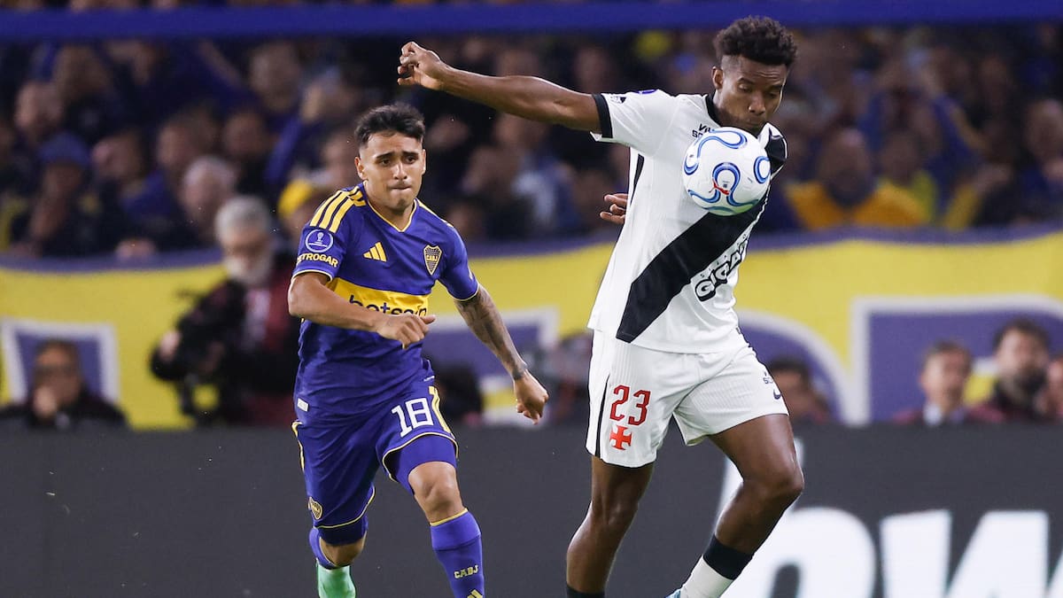 Thiago Mendes ante Boca por Copa Sudamericana.