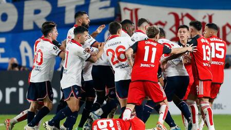 Tensión en el encuentro entre River y Nacional. Foto: NA