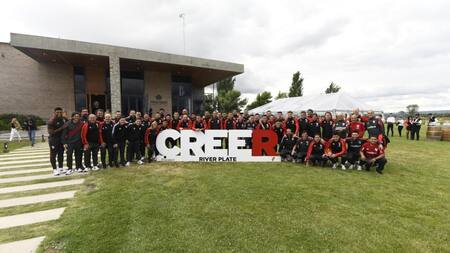 La foto de Marcelo Gallardo con el plantel de River en su despedida. Foto: Twitter @RiverPlate.