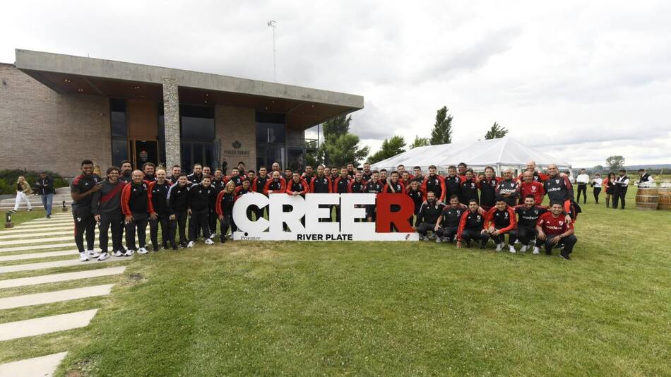 La foto de Marcelo Gallardo con el plantel de River en su despedida. Foto: Twitter @RiverPlate.