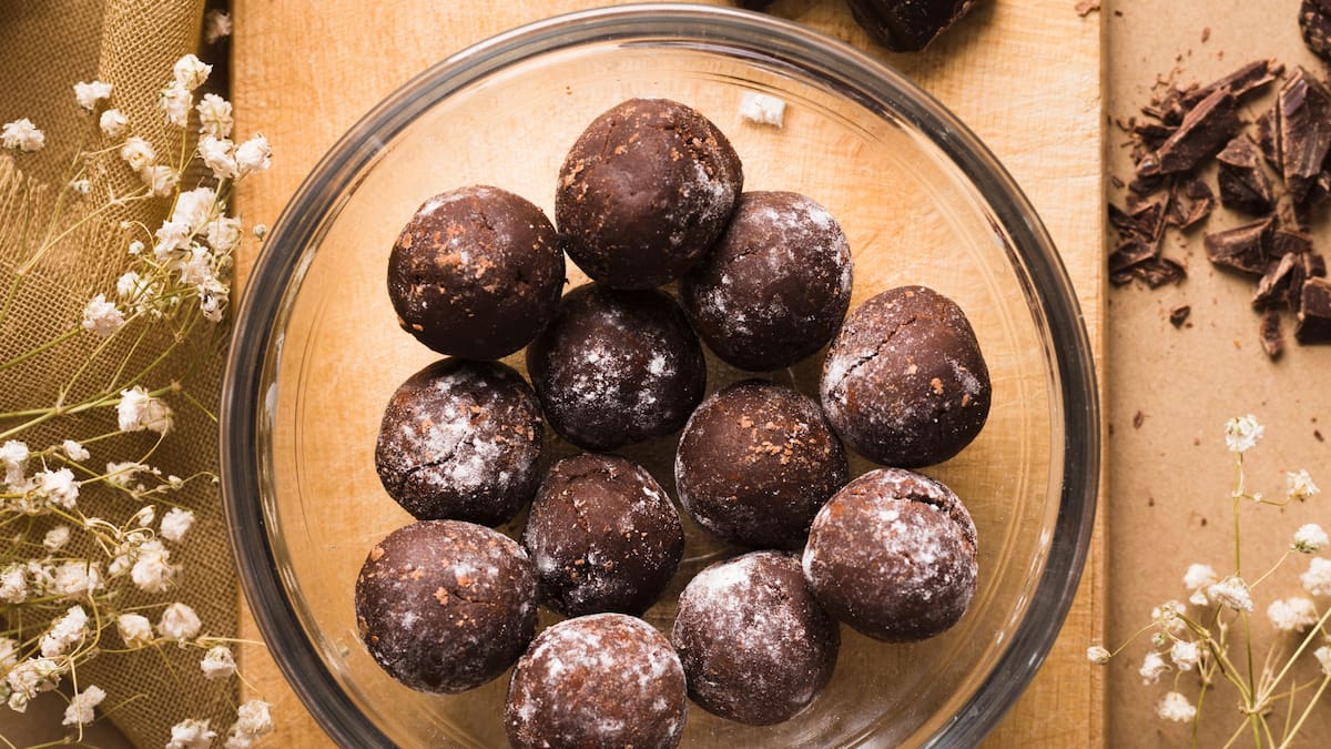 Antojo fácil y casero: prepará bombones de avena y chocolate con solo 4 ingredientes