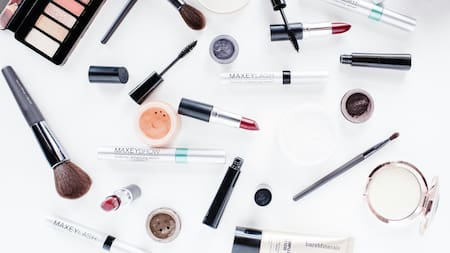 Cosméticos; maquillaje. Foto: Unsplash.