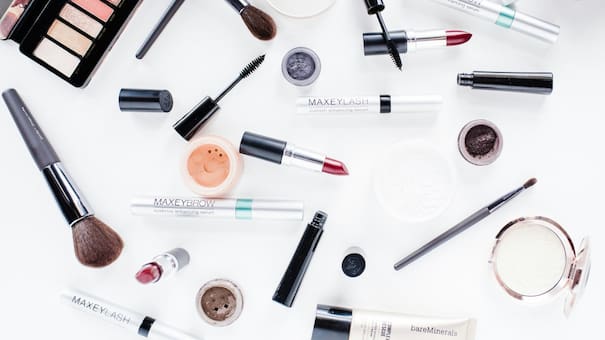 El truco de los triángulos: el método infalible para rejuvenecer el rostro al instante únicamente con maquillaje