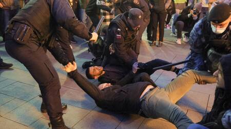 Detenciones en Rusia tras la medida de Putin. Foto: REUTERS.