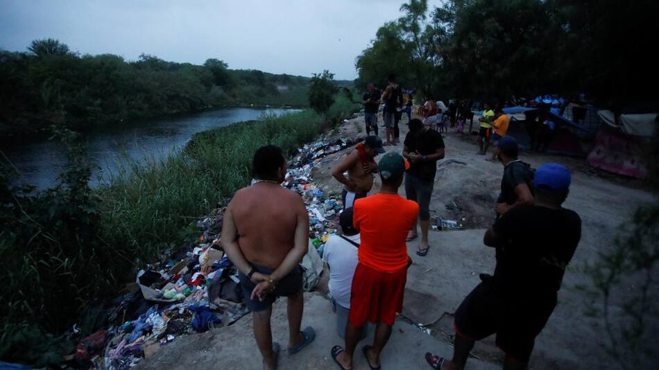Migrantes varados. Foto: Reuters.