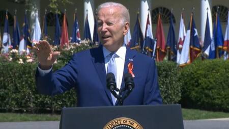 El padre de una víctima del tiroteo de Parkland interrumpe a Joe Biden mientras hablaba sobre la nueva legislación de armas.