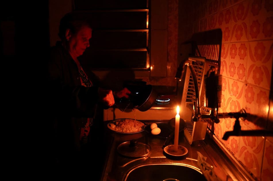 Vecinos de la ciudad de Sao Paulo que continúan sin luz. Foto: Reuters.