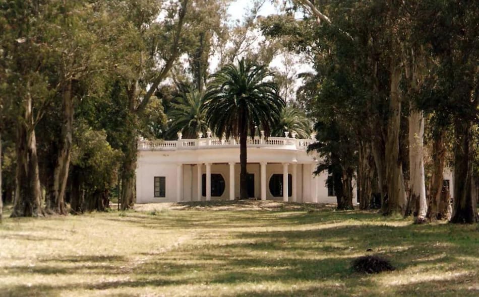 Casco de la estancia El Carmen, una de las propiedades de la familia Saavedra. Foto: Facebook Siguiendo Caminos.