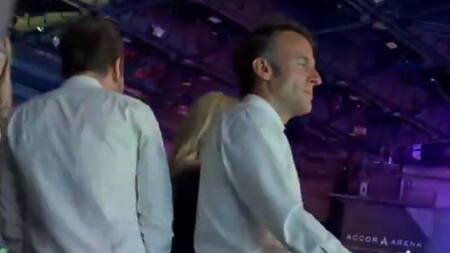 Emmanuel Macron fue visto bailando en medio del caos en Francia. Foto: captura de pantalla.